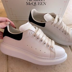 Alexander McQueen Oversized Sneaker WHITE/BLACK